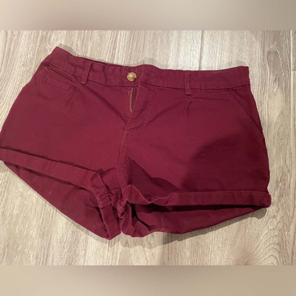 Maroon-red short jean shorts (stretchy)